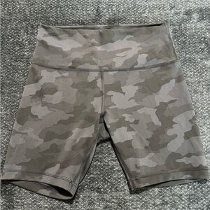 Lululemon Wonder Train HR Short 8in. Black/Grey Camouflage